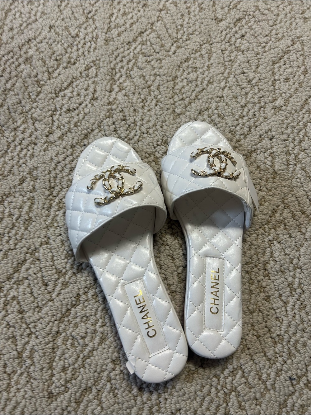 CHANEL White Quilted Slide Sandals with Gold CC Chain Emblem